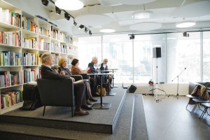 Свен-Олов Карлссон, Юрий Пивоваров, Ирина Щербакова, Ирина Глебова, Никита Соколов на круглом столе «Разные войны»