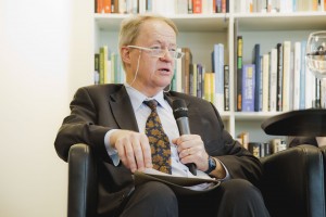 Свен-Олов Карлссон на круглом столе «Разные войны» 