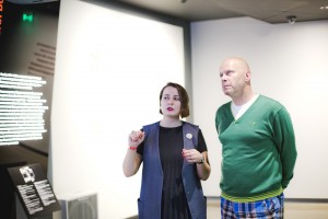 Директор Музея Ельцина Дина Сорокина и музыкант Алексей Кортнев 