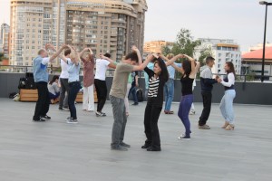 Танцы на площадке у Ельцин Центра