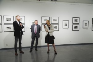 Илья Шипиловских, Александр Дроздов и Ольга Свиблова на открытии фотовыставки «Новокузнецкая школа фотографии»