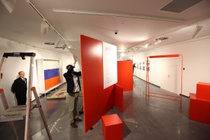 Монтаж фотовыставки «Август 91-го. Люди на площади» 