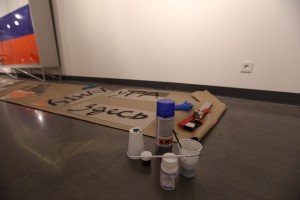 Монтаж фотовыставки «Август 91-го. Люди на площади»