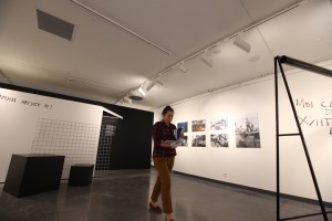 Монтаж фотовыставки «Август 91-го. Люди на площади»