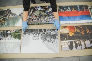 Монтаж фотовыставки «Август 91-го. Люди на площади»