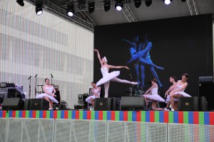 «Лебединое озеро. Время, вперед!». Фестиваль «Остров 1991» – в Москве