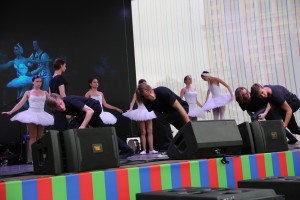 «Лебединое озеро. Время, вперед!». Фестиваль «Остров 1991» – в Москве