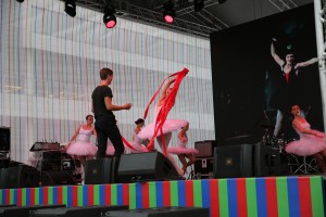 «Лебединое озеро. Время, вперед!». Фестиваль «Остров 1991» – в Москве