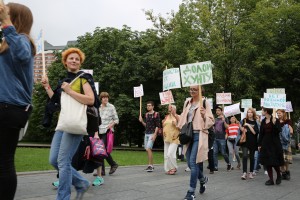 Перформанс «Театра.doc». «Время Август. День второй». Дефиле с лозунгами