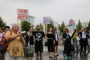 Перформанс «Театра.doc». «Время Август. День второй». Дефиле с лозунгами