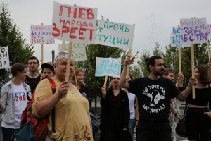 Перформанс «Театра.doc». «Время Август. День второй». Дефиле с лозунгами