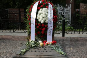 Возложение венков к памятникам погибшим в августе 1991