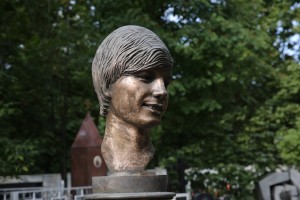 Возложение венков к памятникам погибшим в августе 1991