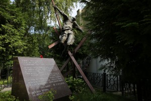 Возложение венков к памятникам погибшим в августе 1991