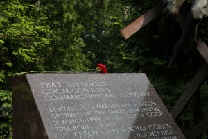 Возложение венков к памятникам погибшим в августе 1991