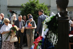 Возложение венков к памятникам погибшим в августе 1991