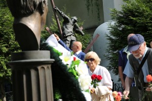 Возложение венков к памятникам погибшим в августе 1991 