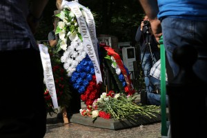 Возложение венков к памятникам погибшим в августе 1991