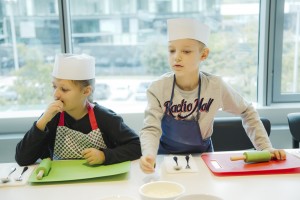 Мастер-класс в Детском кафе. Сева Васильев (справа)