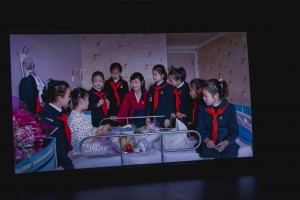 Кадры из фильма Виталия Манского «В лучах солнца»