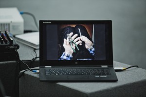  Выставка «Стена скорби». Кадр из фильма Елены Рачевой