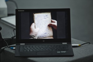  Выставка «Стена скорби». Кадр из фильма Елены Рачевой