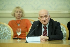 Евгений Ясин