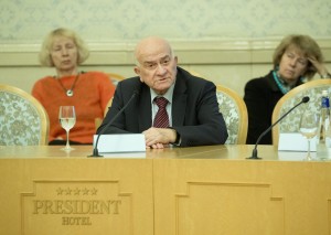 Евгений Ясин