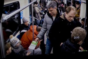 Борис Немцов в московском метро (2015 год). Кадр из фильма «Слишком свободный человек»