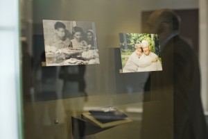 Экспозиция музея Б.Н. Ельцина. Свадебная фотография Ельциных и Ельцины на даче.