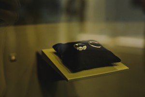 Обручальные кольца, подаренные дочерьми на сорок лет со дня свадьбы. Экспонаты Музея Б.Н. Ельцина