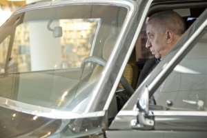 Личный водитель Бориса Ельцина Алексей Булгаков показывает свою "Чайку" 