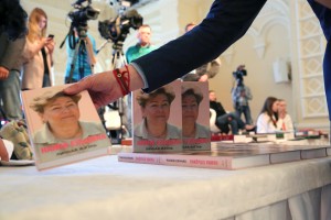 Презентация мемуаров Наины Ельциной «Личная жизнь» в ГУМе