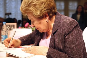 Презентация мемуаров Наины Ельциной «Личная жизнь» в ГУМе