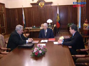 Рабочая встреча президента РФ Бориса Ельцина с генеральным директором российского космического агентства (РКА) Ю.Н. Коптевым и помощником президента РФ по вопросам развития космоса и авиации Е.И. Шапошниковым