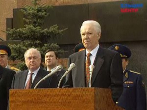 Участие президента РФ Б.Н. Ельцина в праздничных мероприятиях, посвященных 52-й годовщине Победы в Великой Отечественной войне 1941-1945 гг.