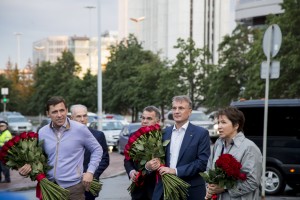 Евгений Куйвашев, Герман Греф, Татьяна Юмашева в Ельцин Центре. Возложение цветов