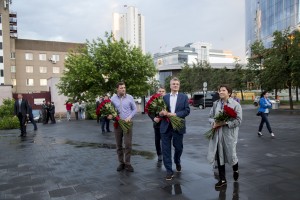 Евгений Куйвашев, Герман Греф, Татьяна Юмашева в Ельцин Центре. Возложение цветов