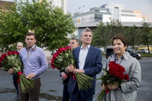 Евгений Куйвашев, Герман Греф, Татьяна Юмашева в Ельцин Центре. Возложение цветов