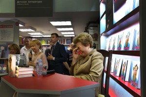 Презентация книги «Личная жизнь» Наины Ельциной в магазине «Москва»