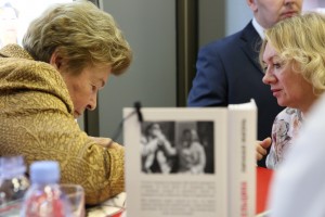 Презентация книги «Личная жизнь» Наины Ельциной в магазине «Москва»