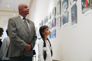 «Параллельные миры» Дмитрия Донского 