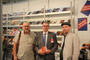 Писатель Юрий Буйда, ​советник-посланник посольства РФ в Испании Дмитрий Соколов, писатель Алексей Иванов