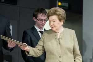 Наина Ельцина вручила студентам именные стипендии Бориса Ельцина