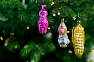 Экскурсия "Про Новый год". Советские елочные игрушки: красноармеец, кукуруза, космонавт