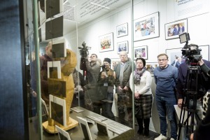 «​Ельцин-неваляшка». История одного подарка