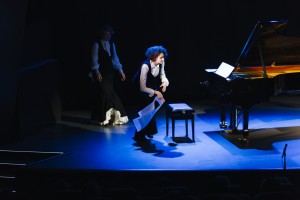 Спектакль «Неизвестный друг». Ксения Раппопорт и Полина Осетинская 