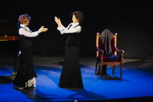 Спектакль «Неизвестный друг». Ксения Раппопорт и Полина Осетинская 