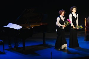 Спектакль «Неизвестный друг». Ксения Раппопорт и Полина Осетинская 