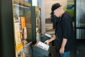 День поэзии. Татьяна Щербина и Всеволод Емелин в Музее Ельцина